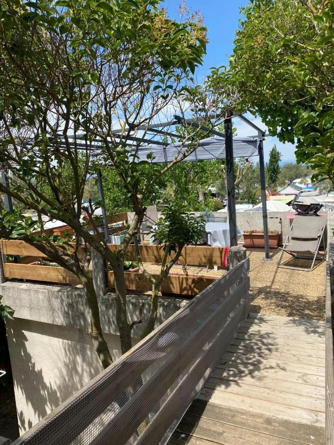 Apartment Appt Avec Parking, Clim, Wifi A 50 M De La